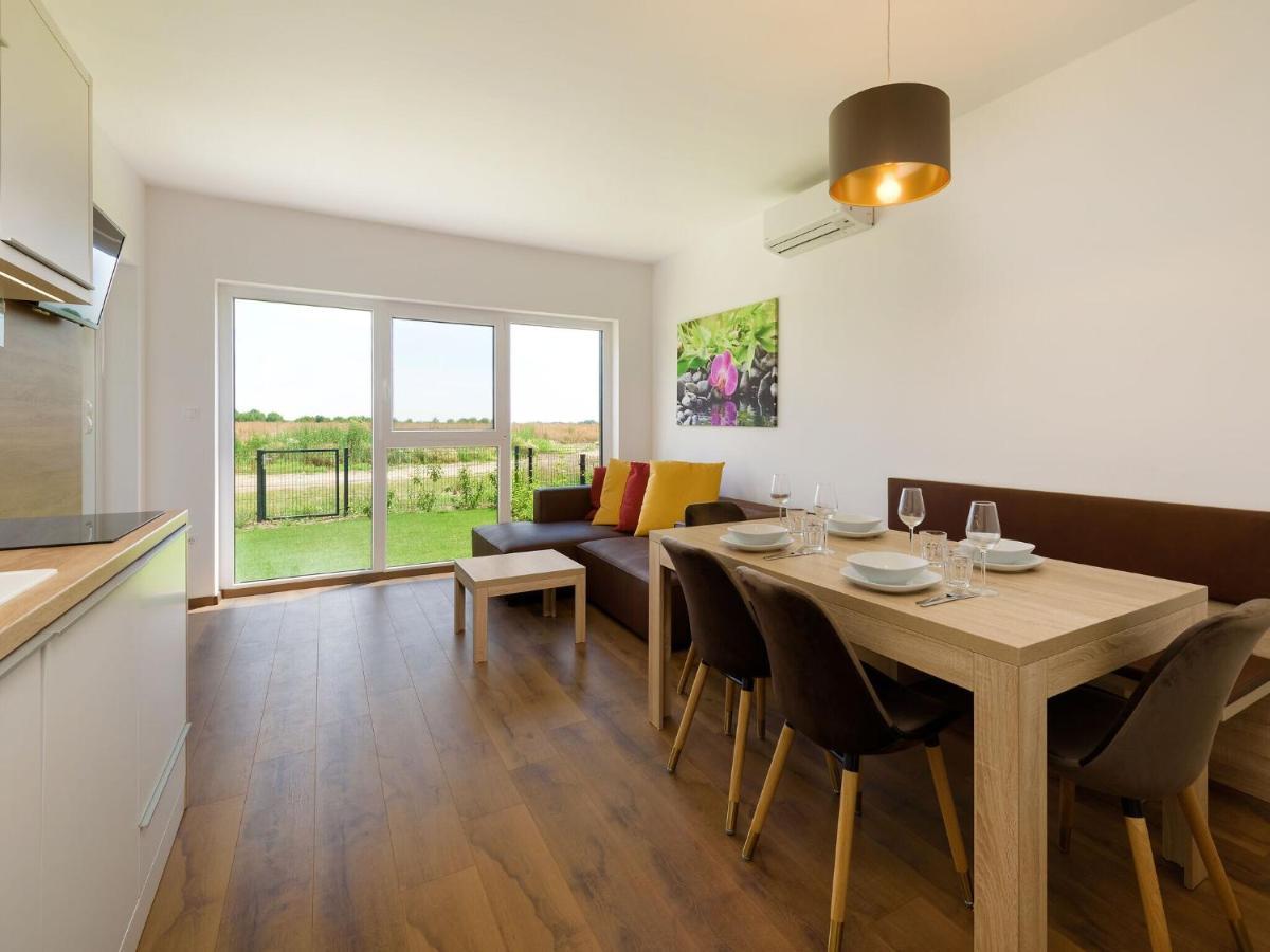Apartment With Pool, Roof Terrace, Garden Zsira 외부 사진