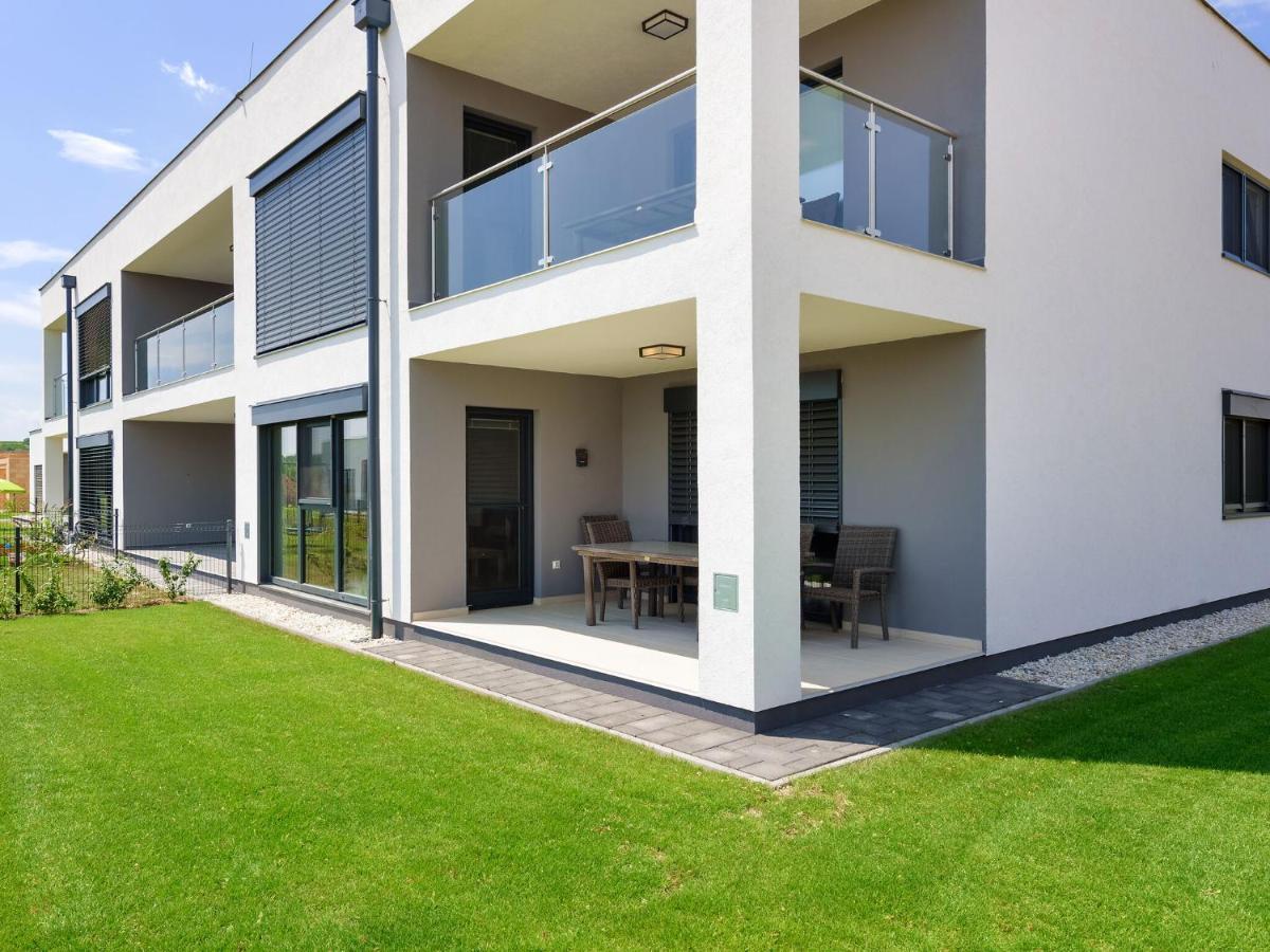 Apartment With Pool, Roof Terrace, Garden Zsira 외부 사진
