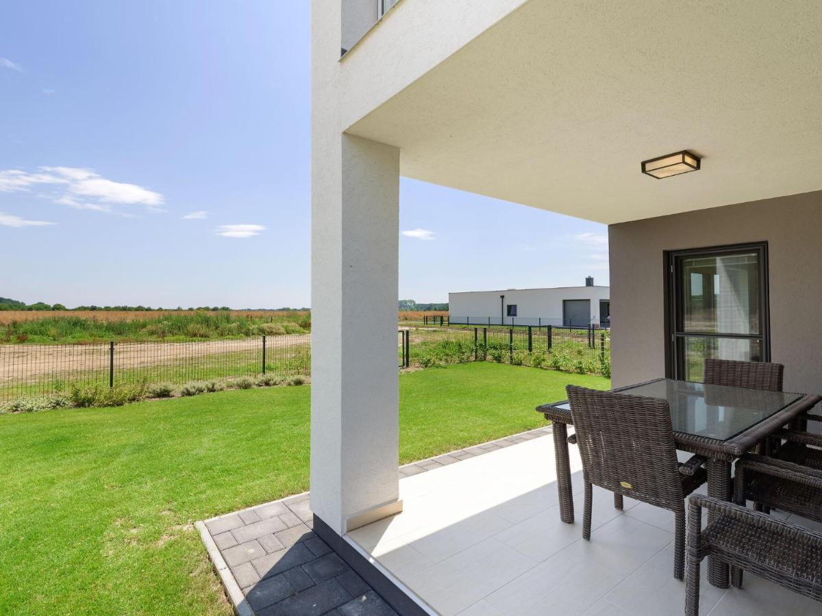 Apartment With Pool, Roof Terrace, Garden Zsira 외부 사진