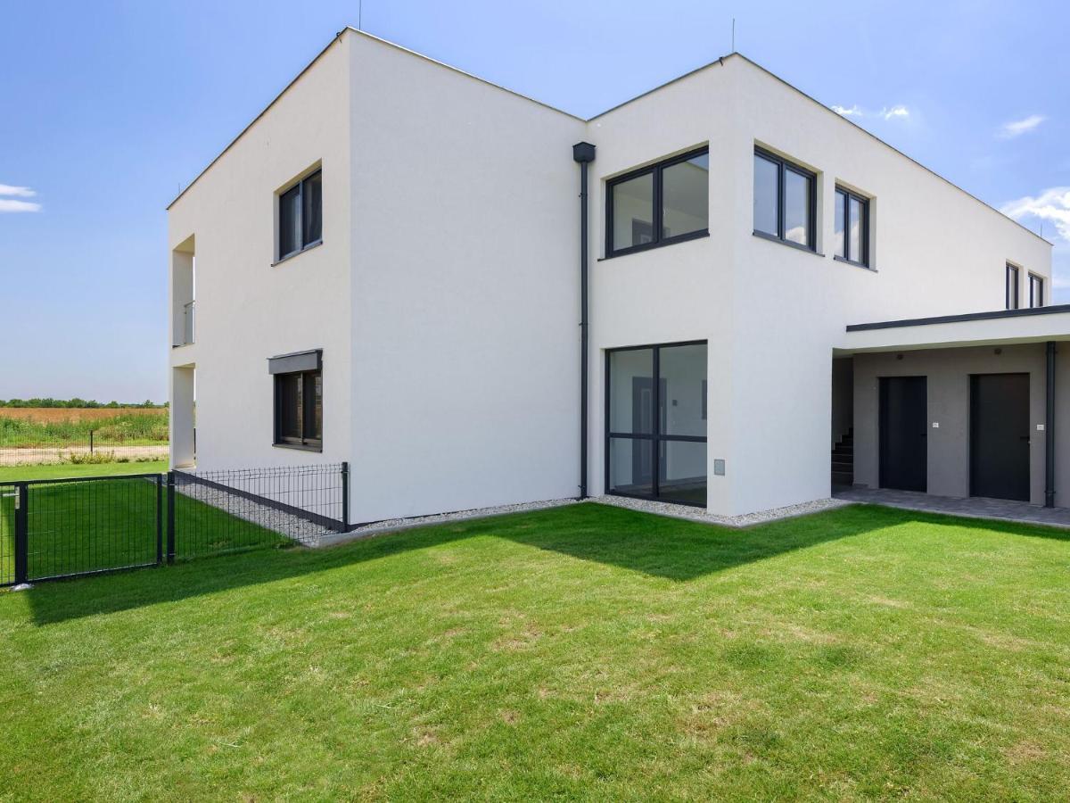 Apartment With Pool, Roof Terrace, Garden Zsira 외부 사진