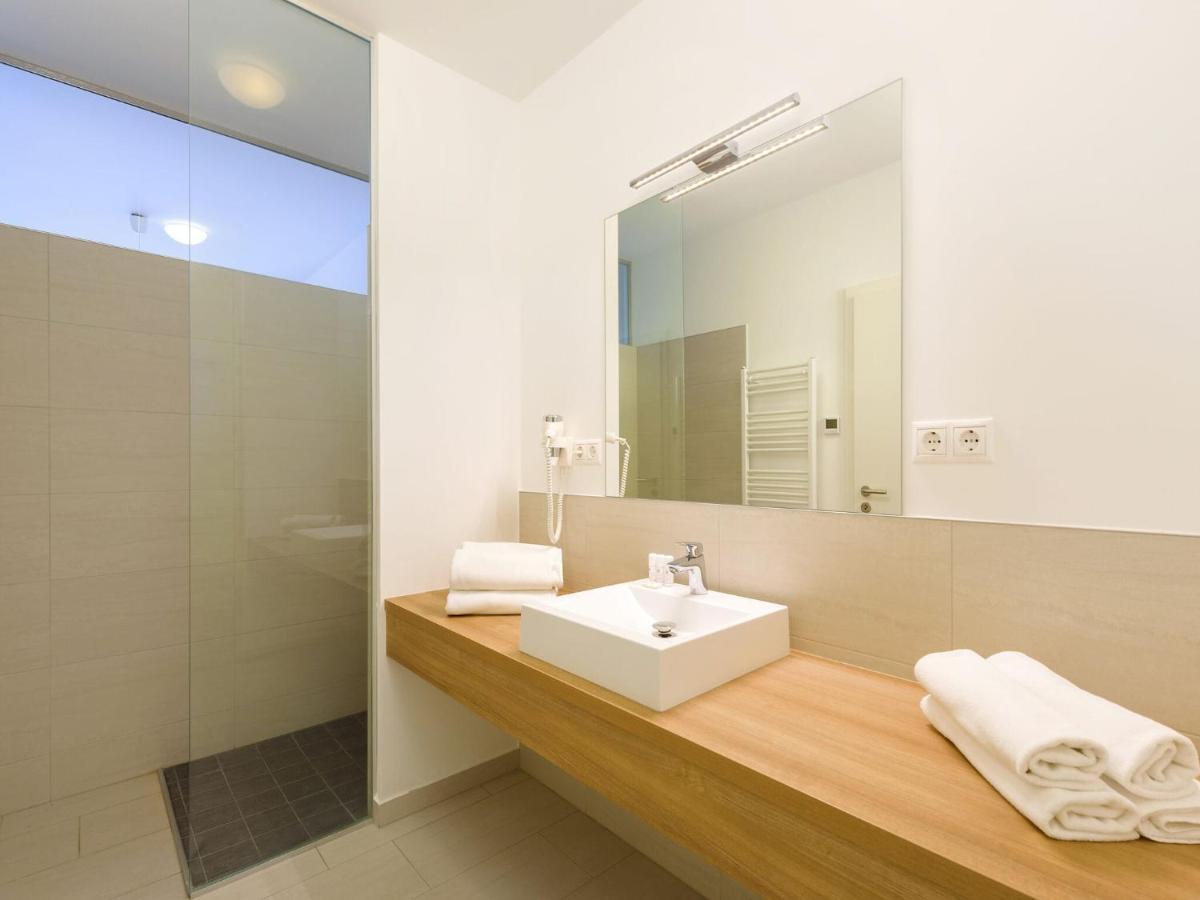 Apartment With Pool, Roof Terrace, Garden Zsira 외부 사진